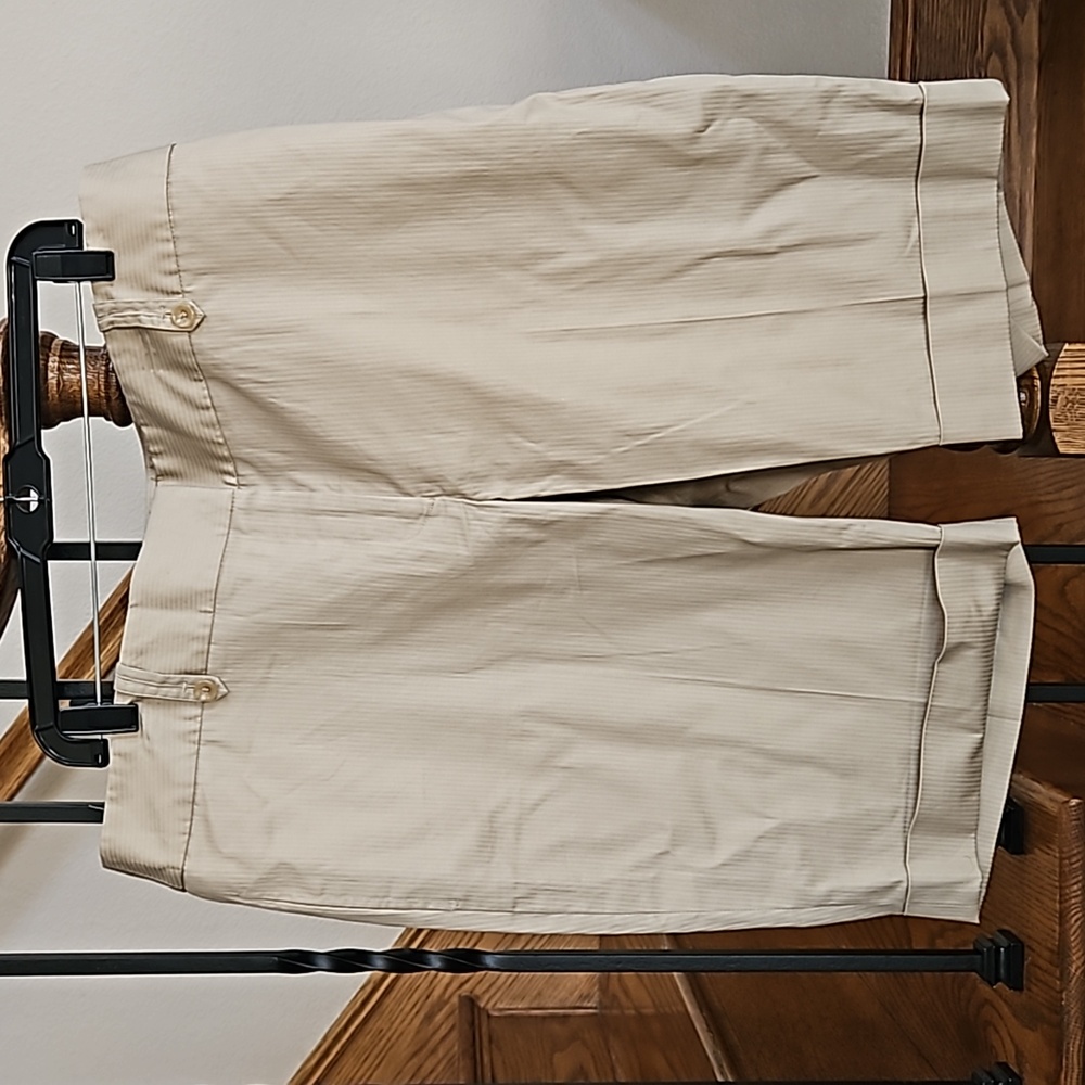 Apostrophe Stretch Bermuda Cuffed Hem Shorts